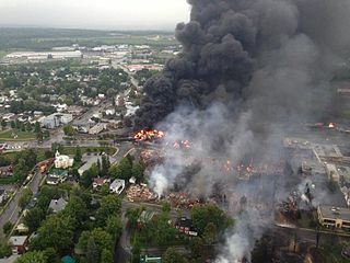 https://commons.wikimedia.org/wiki/File:Lac_megantic_burning.jpg