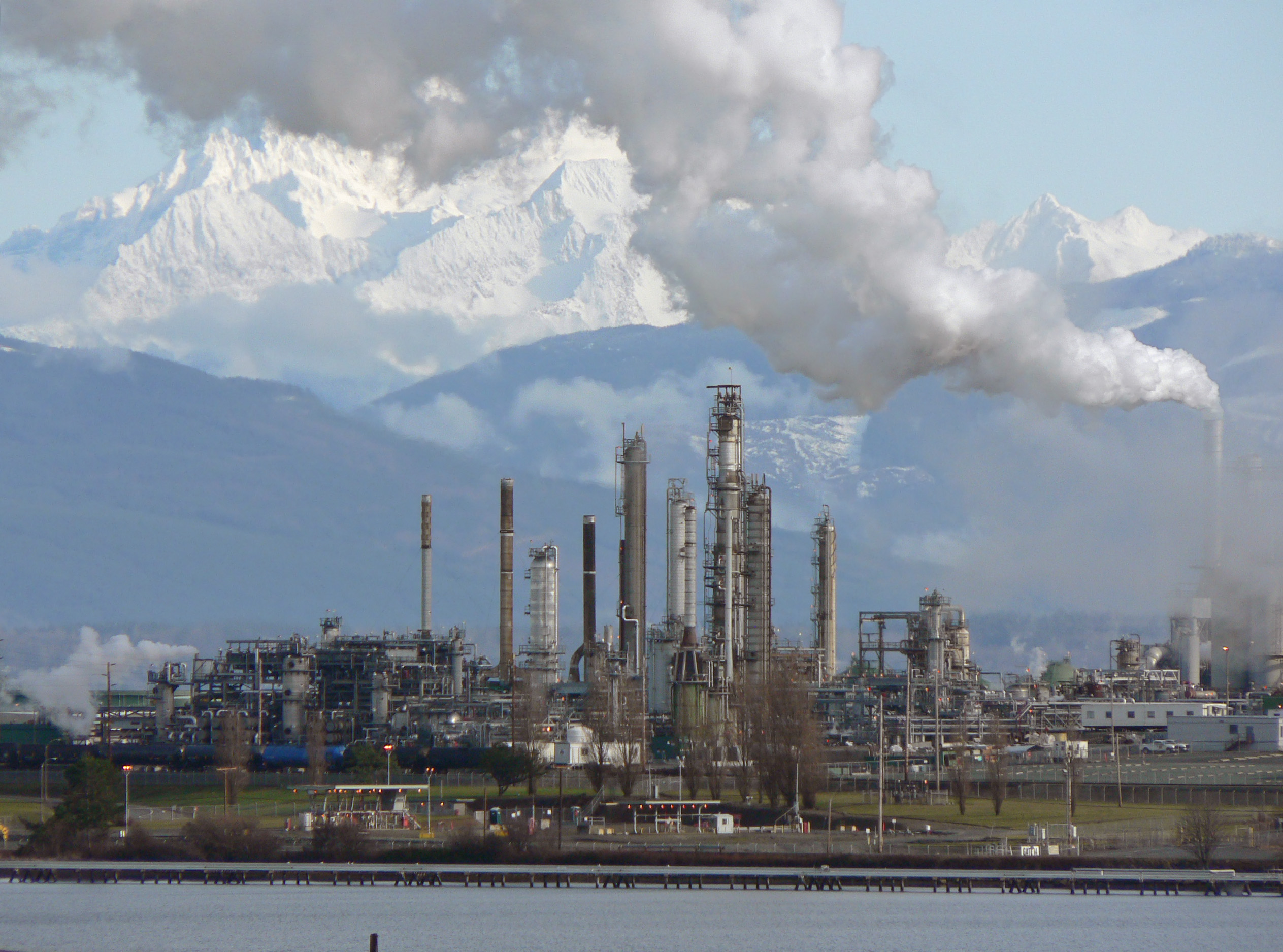 https://en.wikipedia.org/wiki/Oil_refinery