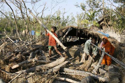 https://commons.wikimedia.org/wiki/File:Bangladesh-climate_refugee.jpg