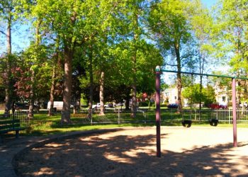 Brewster Park photo by StrollerParking.ca