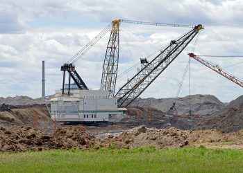 Dragline in Estevan, Saskatchewan, Joseph De Buglio/flickr