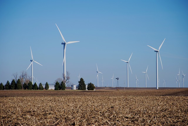 https://pixabay.com/en/farm-wind-machines-wind-turbines-62260/