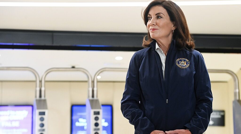 Governor Kathy Hochul photographed in 2022 at a Midtown Manhattan subway stop.
(Marc A. Hermann / MTA)
