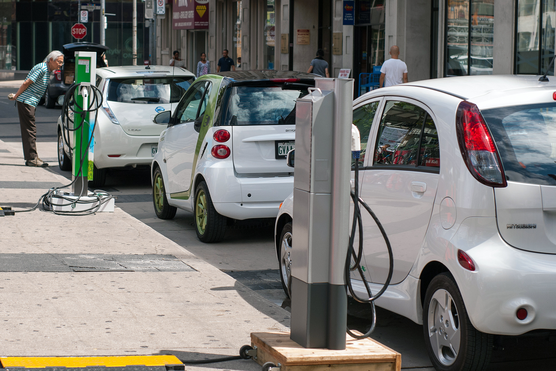 https://en.wikipedia.org/wiki/Plug-in_electric_vehicle