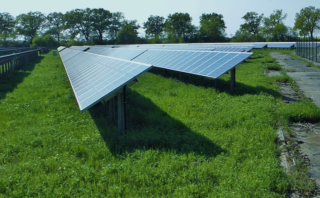 https://pixabay.com/en/solar-panels-head-station-panel-box-621744/