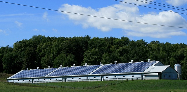https://pixabay.com/en/solar-power-sun-barn-power-energy-71705/